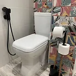 3 Bedroom Apt, Spacious, Near South Park