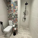 3 Bedroom Apt, Spacious, Near South Park Apartment