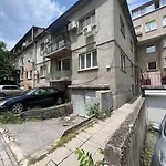3 Bedroom Apt, Spacious, Near South Park *