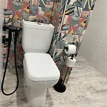 3 Bedroom Apt, Spacious, Near South Park *
