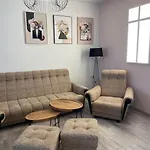 3 Bedroom Apt, Spacious, Near South Park Apartment *