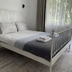 3 Bedroom Apt, Spacious, Near South Park *