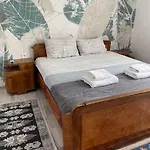 Apartment 3 Bedroom Apt, Spacious, Near South Park *