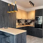 3 Bedroom Apt, Spacious, Near South Park