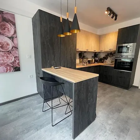 3 Bedroom Apt, Spacious, Near South Park Апартамент