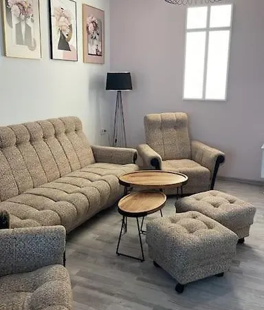 شقة 3 Bedroom Apt, Spacious, Near South Park