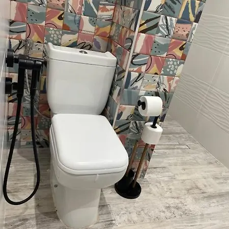 3 Br Apt, Spacious, Near South Park *