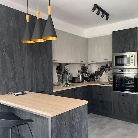 3 Br Apt, Spacious, Near South Park *