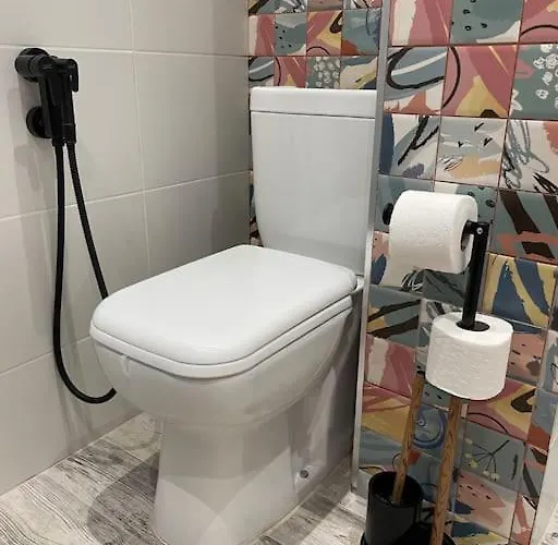 3 Bedroom Apt, Spacious, Near South Park