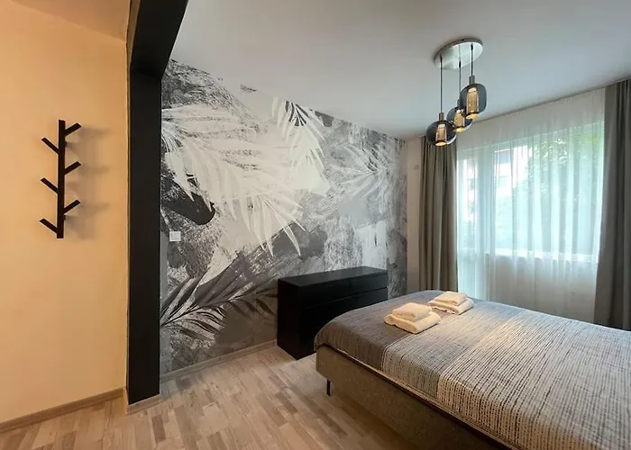 Apartament 3 Bedroom Apt, Spacious, Near South Park *