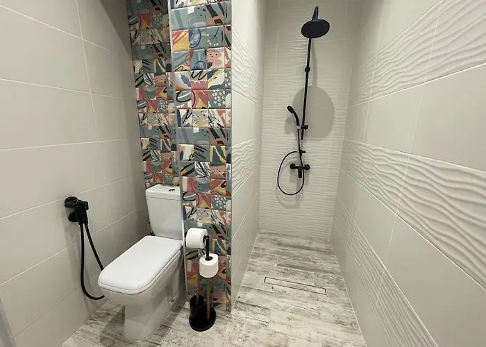 3 Bedroom Apt, Spacious, Near South Park Apartament