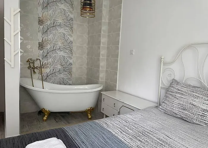 Apartament 3 Bedroom Apt, Spacious, Near South Park *