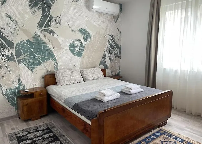 Apartament 3 Bedroom Apt, Spacious, Near South Park *