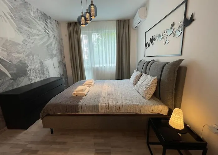 3 Bedroom Apt, Spacious, Near South Park Apartament Sofia