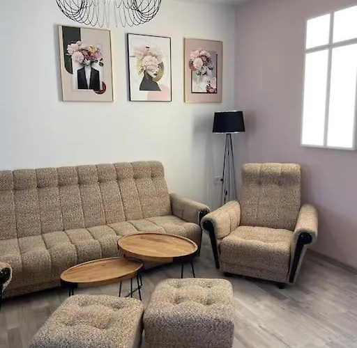 3 Bedroom Apt, Spacious, Near South Park Apartament *