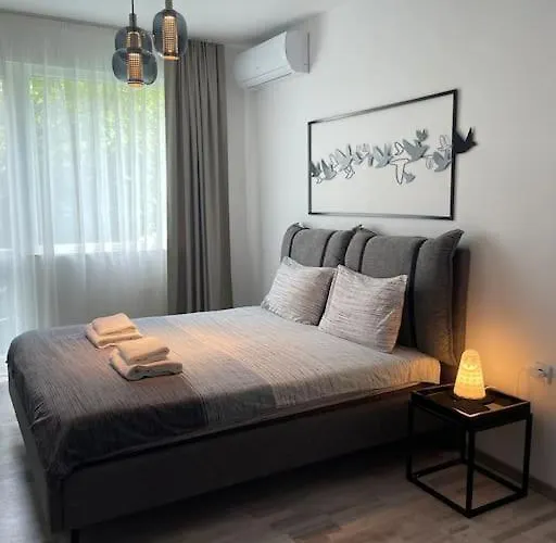 Apartament 3 Bedroom Apt, Spacious, Near South Park *