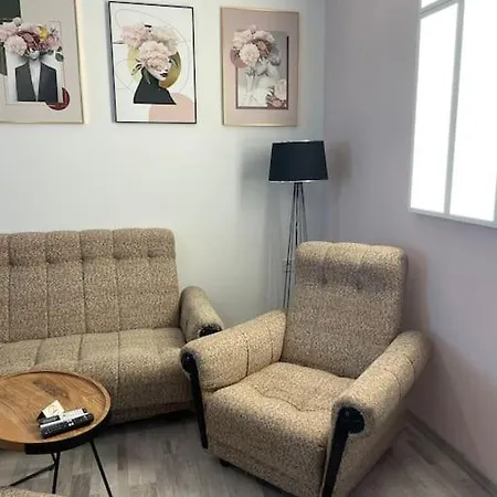 דירה 3 Bedroom Apt, Spacious, Near South Park